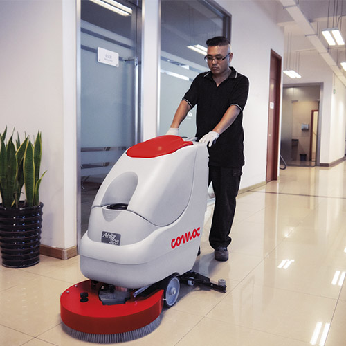 Comac Abila padlósúroló