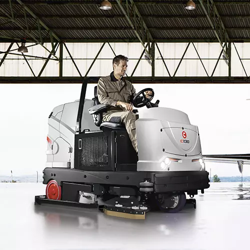 Comac C130 padlósúroló