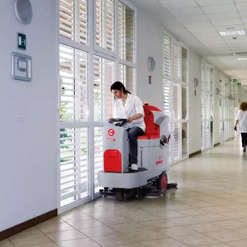 Comac Innova padlósúroló