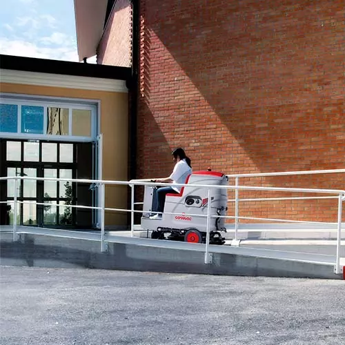 Comac Innova padlósúroló