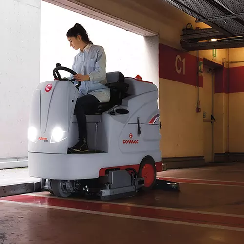 Comac Optima padlósúroló