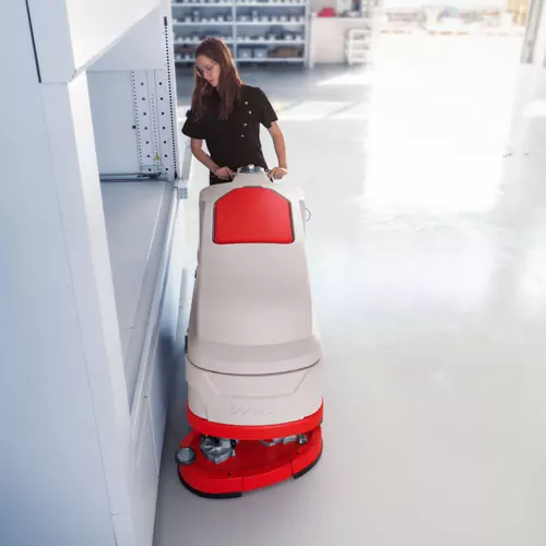 Comac Vega padlósúroló