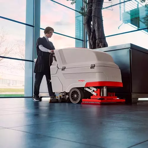 Comac Vega padlósúroló