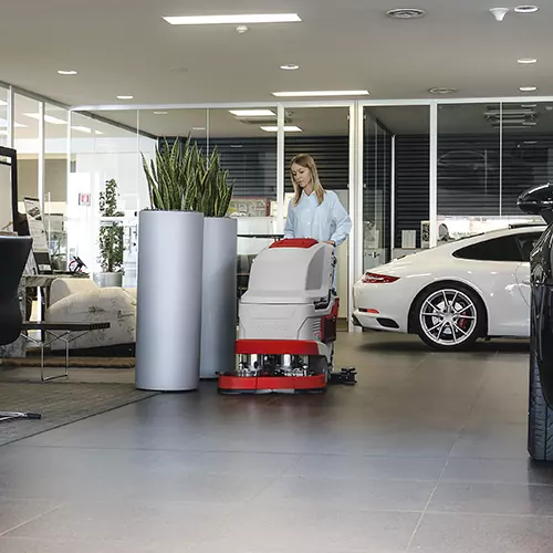 Comac Versa padlósúroló
