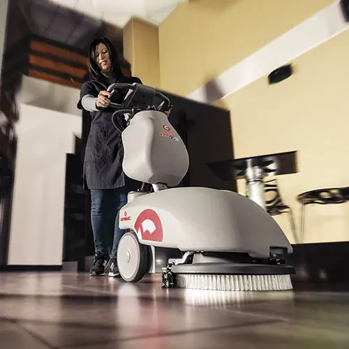Comac Vispa 35 - gyalogkövetős súrológép